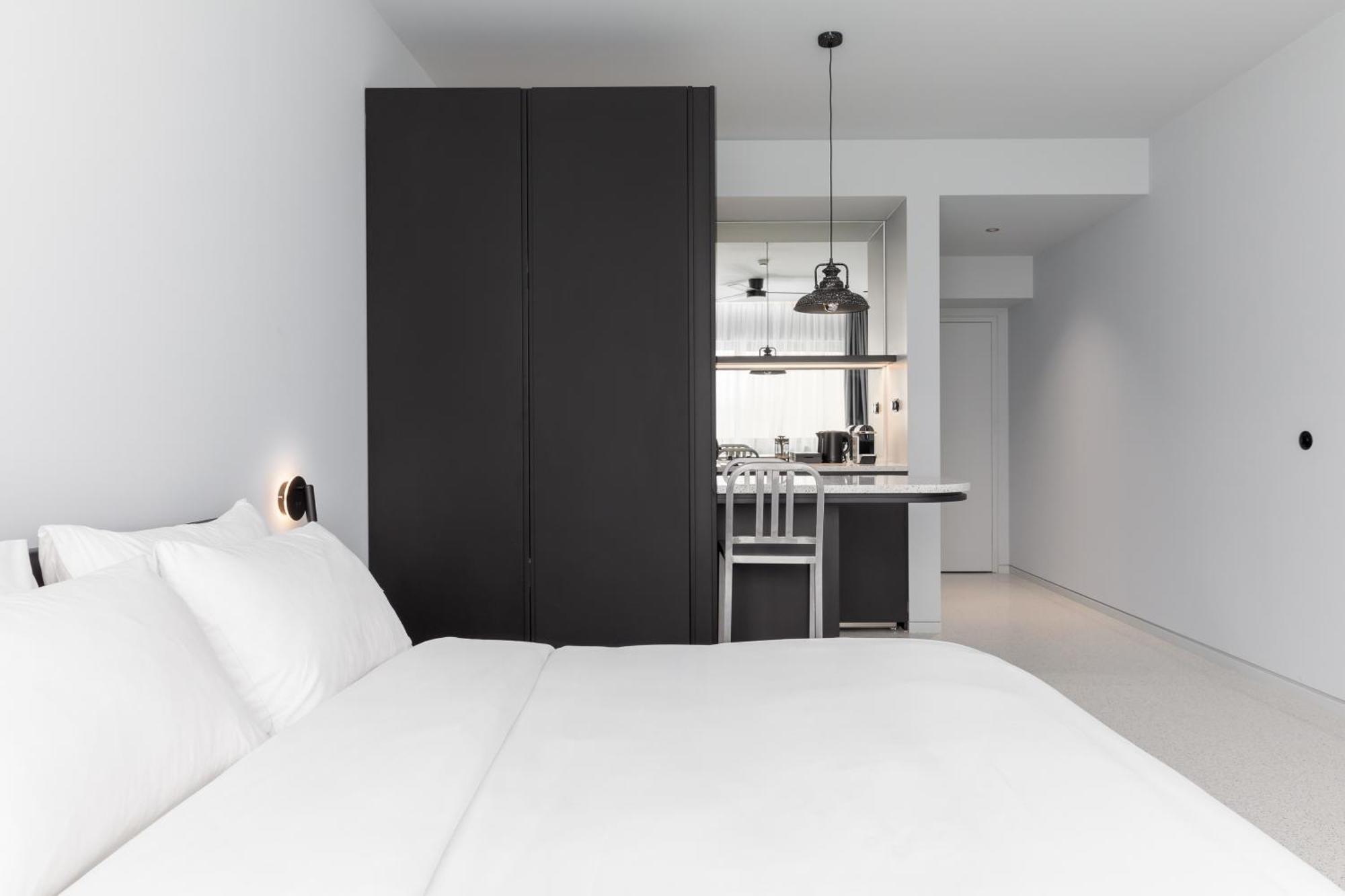 Nero Luxury Suites By Zennova Thessaloniki Exterior foto
